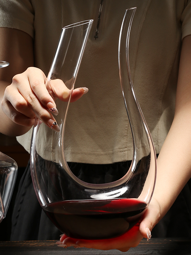إبريق زجاجي فاخر لتقديم النبيذ - مراجعة Wine Aerator Pour وسعره